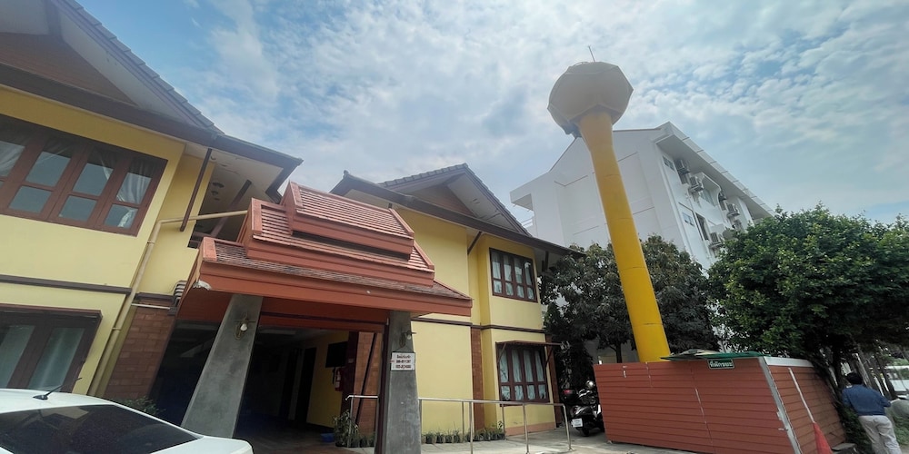 Yellow Tique Hotel 4/58