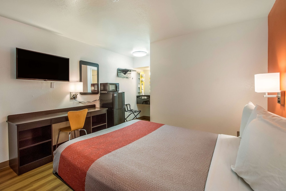 Motel6 Youngtown, AZ - Phoenix - Sun City 24/45