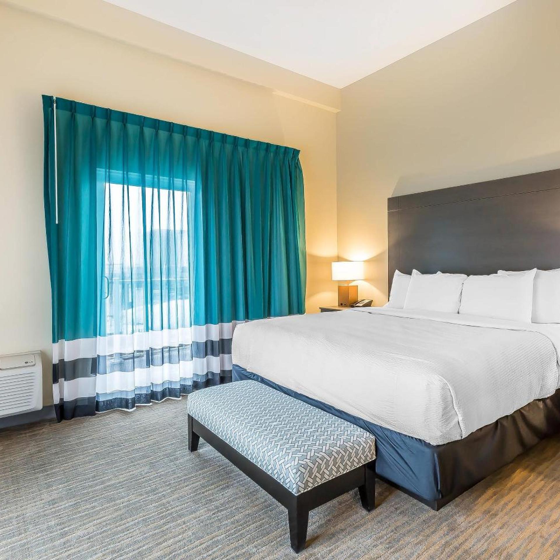 Deluxe, King Bed, Bay View, Balcony