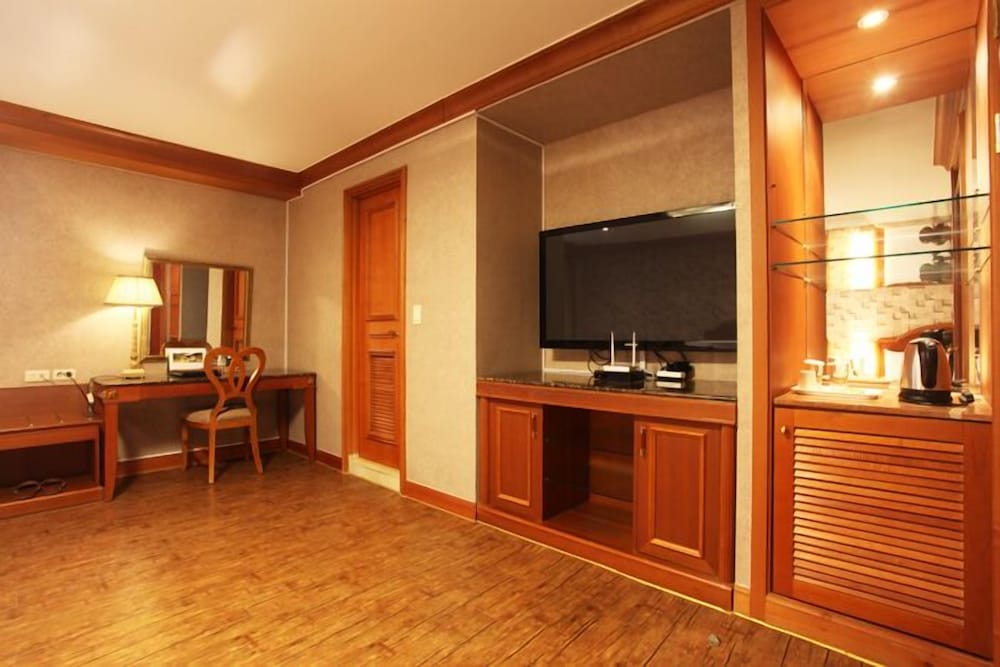 KARAK TOURIST HOTEL 33/50