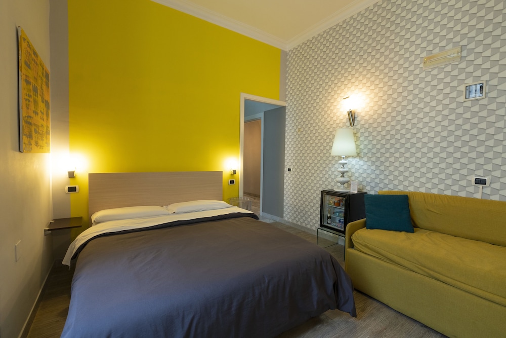 1 BEDROOM, COMFORT, TRIPLE, PRIVATE BATHROOM, COURTYARD AREA
