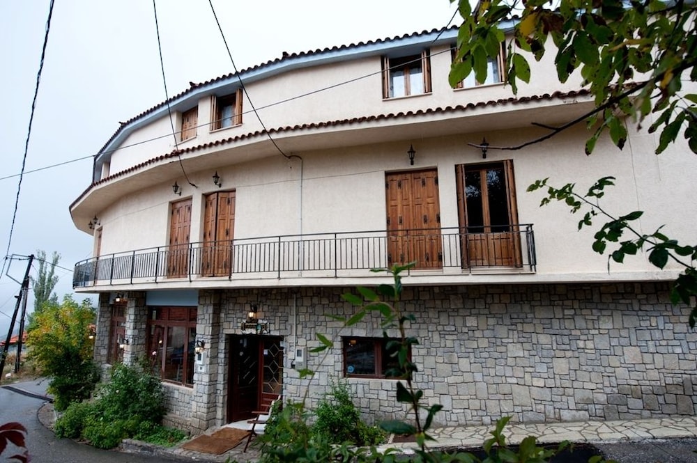To Balcony Tis Agorianis 1/50