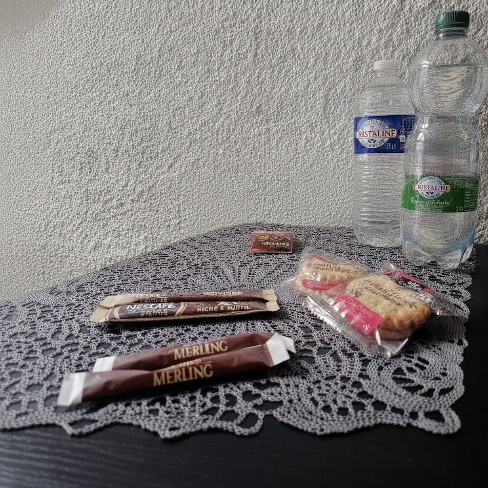 HOTEL LA BELLE POULE 24/44