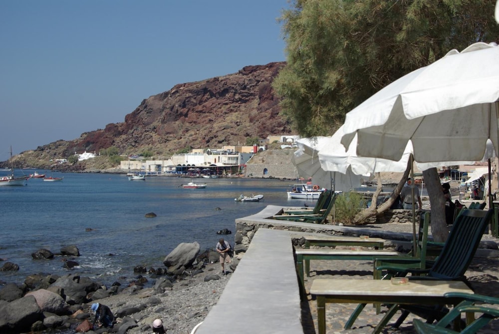 Akrotiri Hotel 35/50