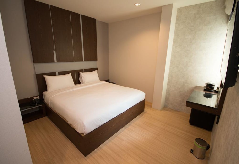The Y Smart Hotel 10/28