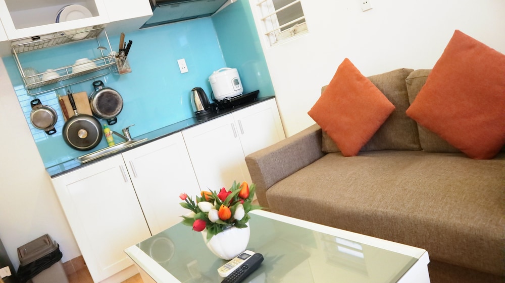 Smiley Apartment 3 8/50
