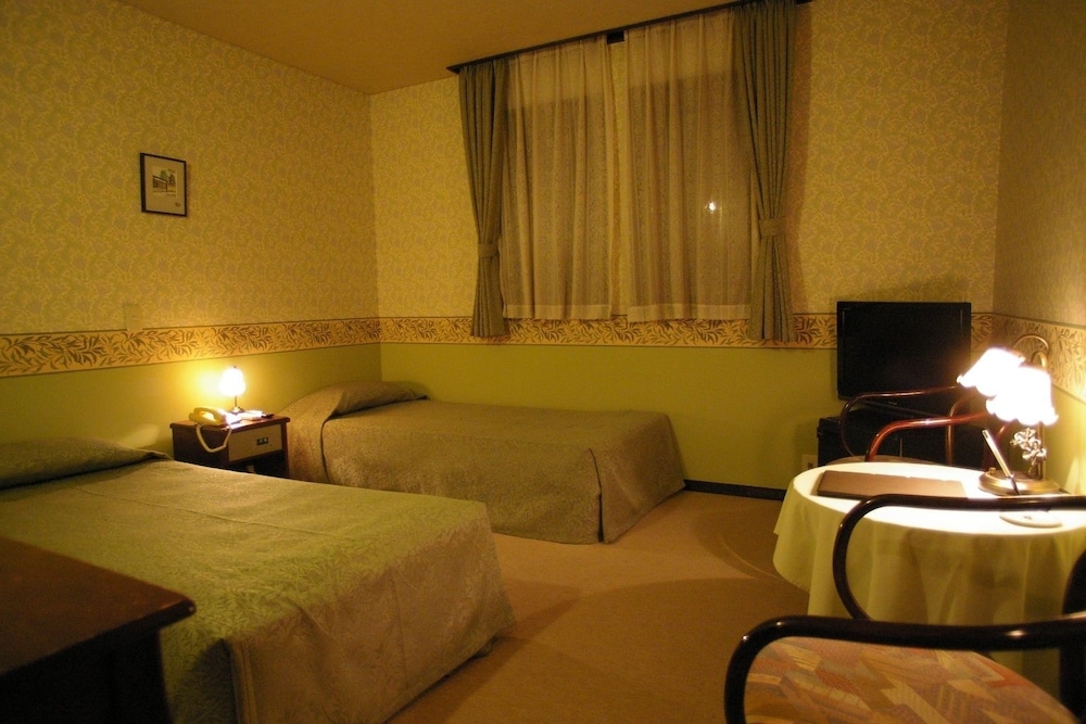 Camellia Inn 4/23