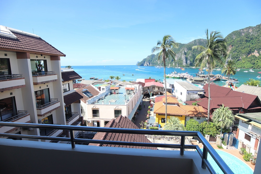 Phi Phi Hotel 8/64