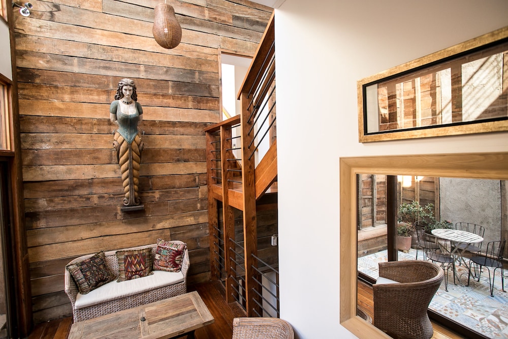 Casa Galos Hotel Lofts 69/71
