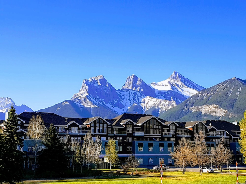 Sunset Resorts Canmore 42/50