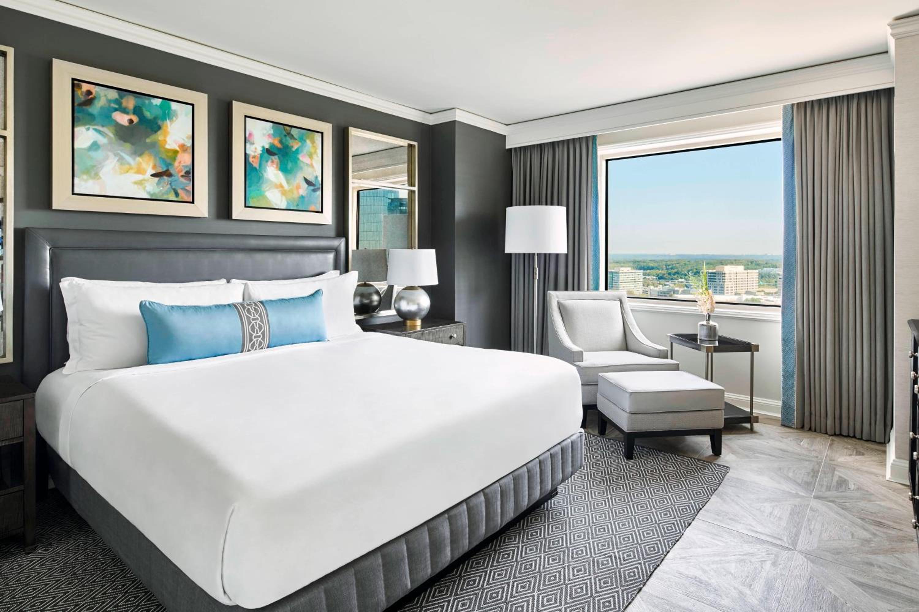 Executive, Suite