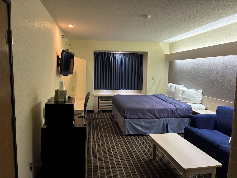 غرفة ديلوكس مفردة بسرير كينج، Travelodge by Wyndham Chadron 4/8