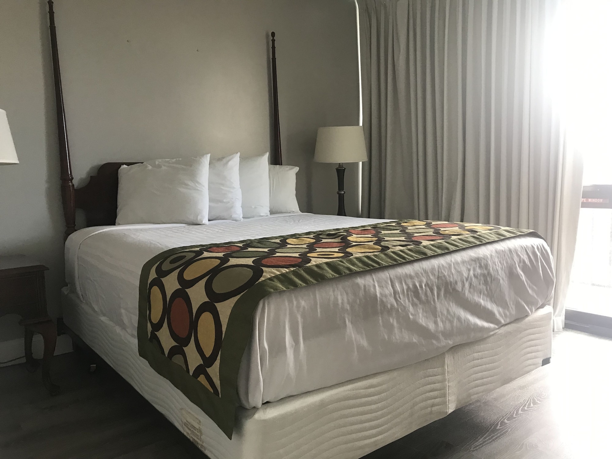 1 BEDROOM, SUITE
