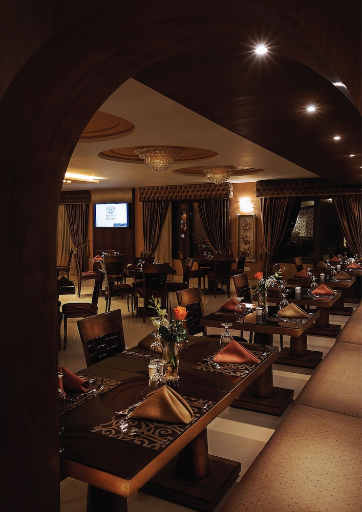 Seven Roses Hotel 39/49