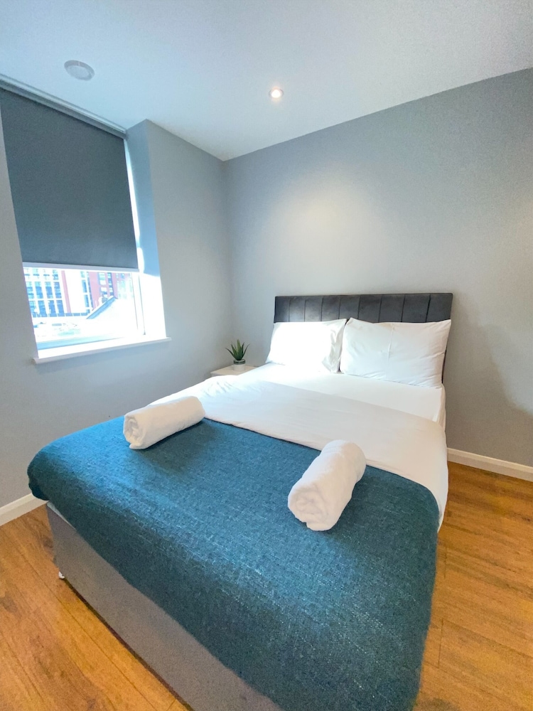 Easy Lets - Showcase Apartments 5/45