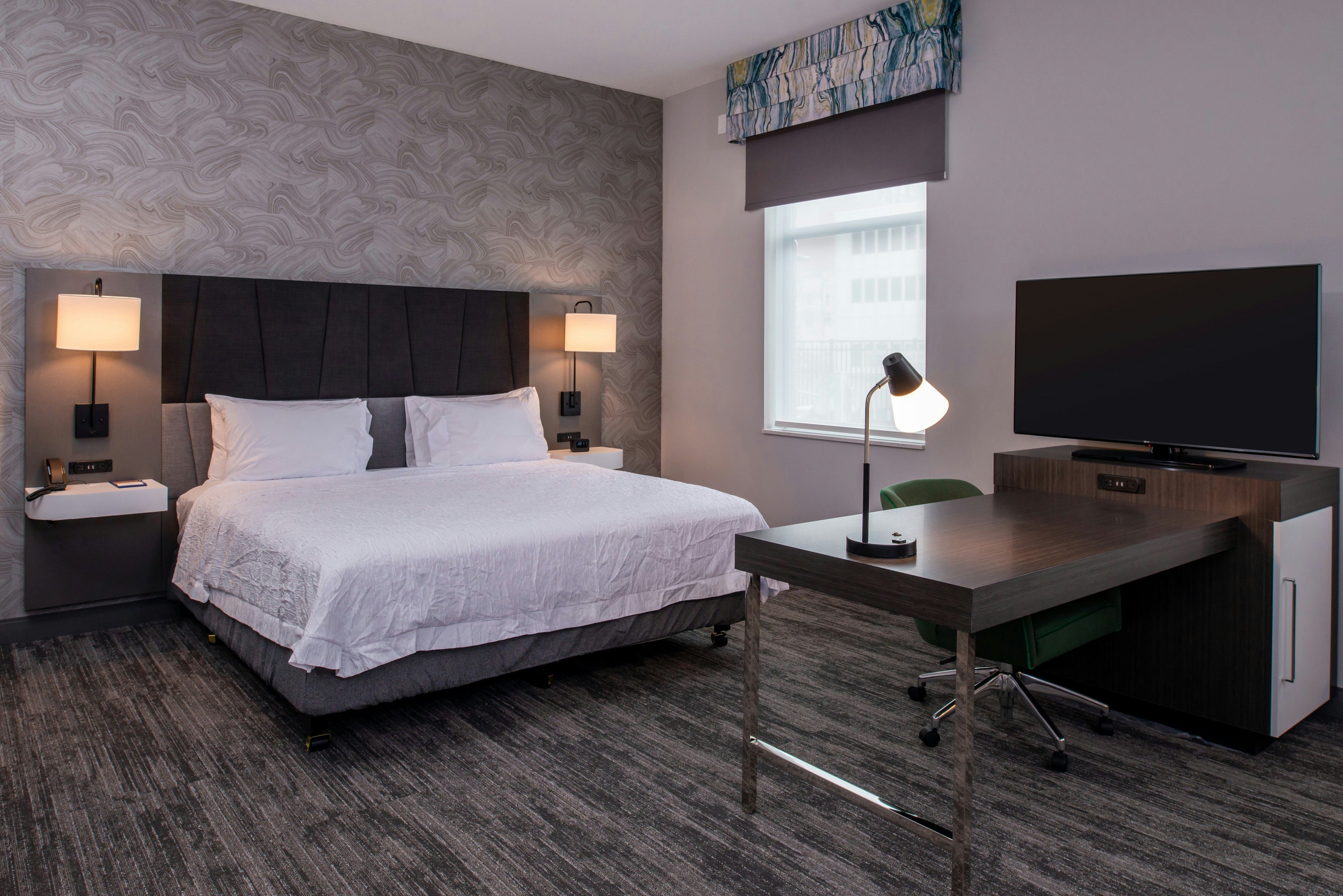 Studio, King Bed, Accessible