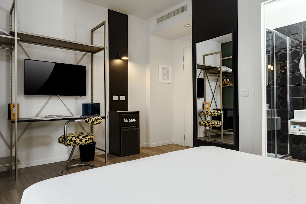 Up Hotel 25/67