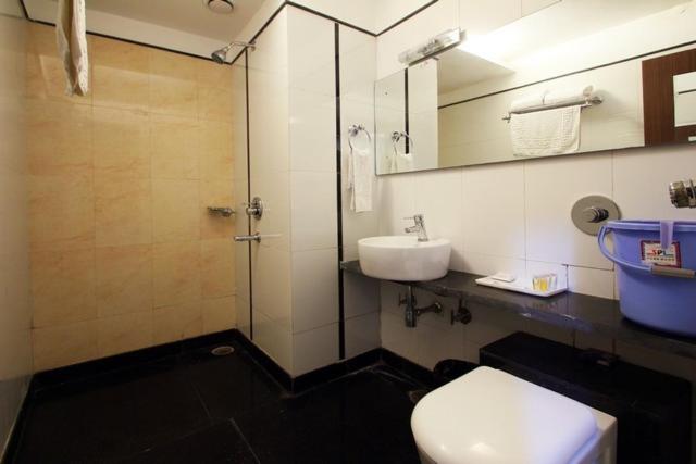 Hotel Sheela Shree Plaza 22/23
