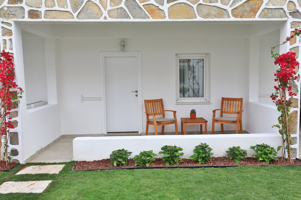 Lavinya Otel 10/50