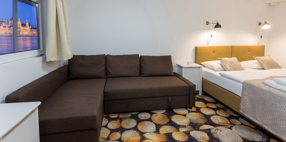 Grand Jules Boat Hotel 21/33