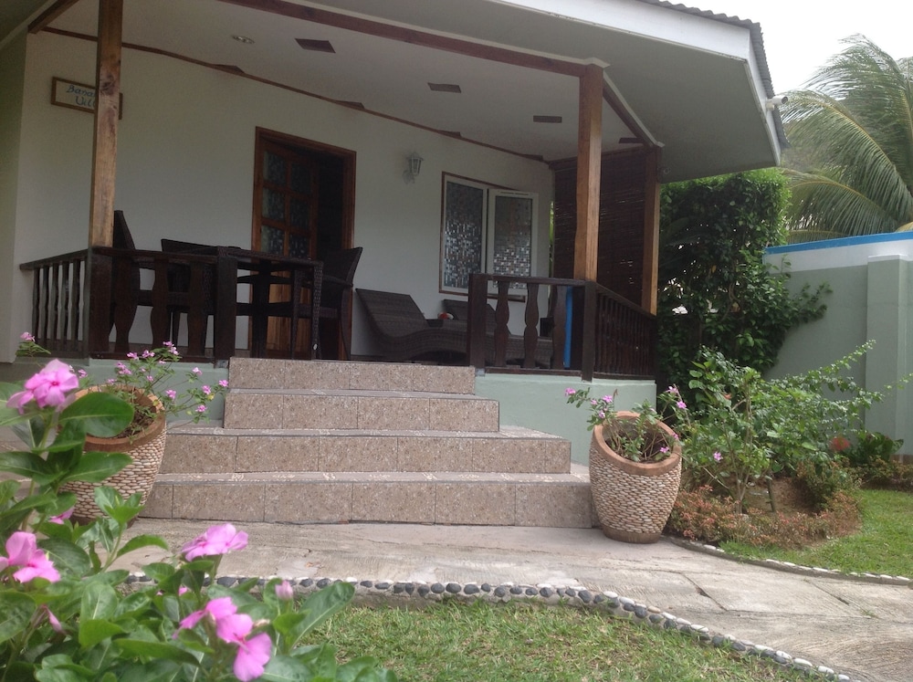 Sea View Lodge 6/38