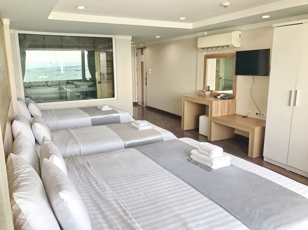 The Beach Front Resort Pattaya 21/87