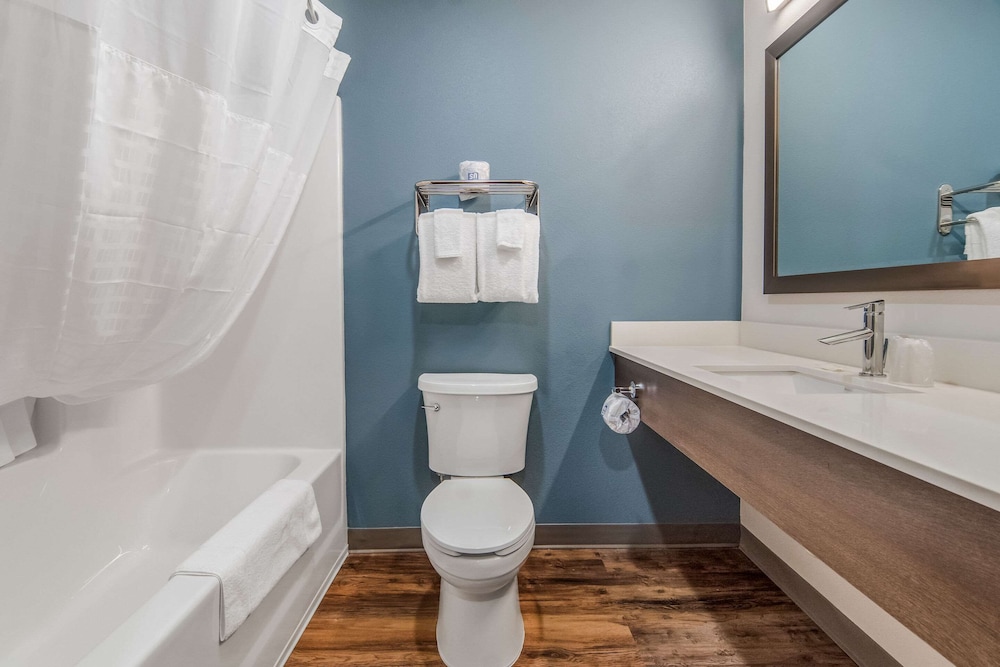WoodSpring Suites North Ft Worth Alliance TX Speedway 34/38