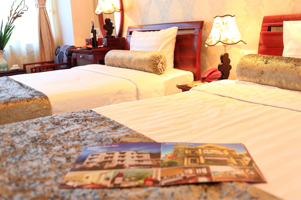 Luxury Hotel 34/58