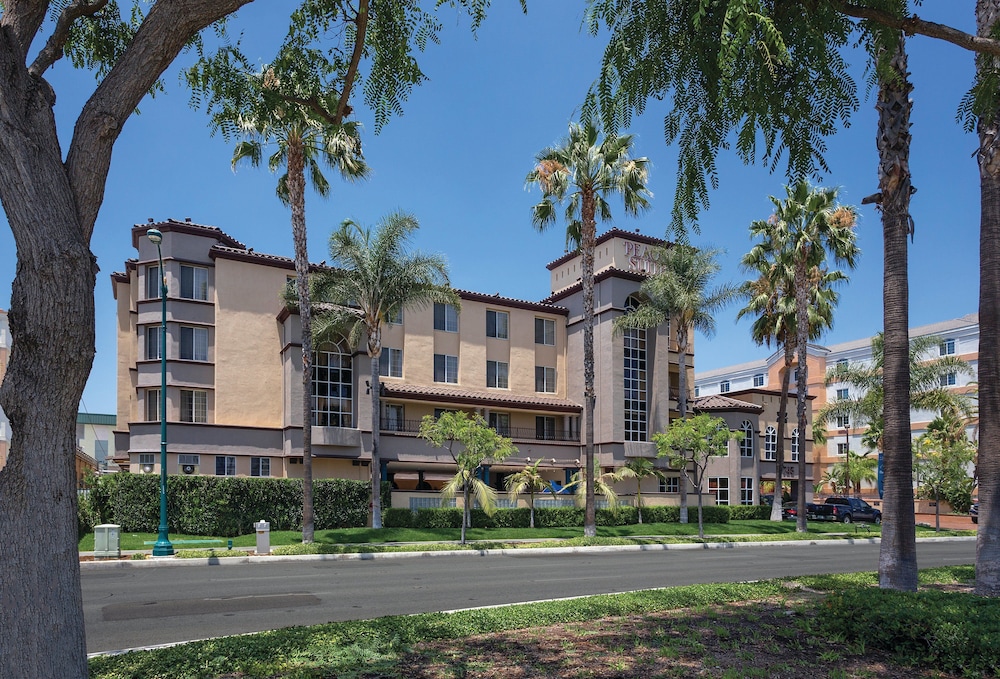 Peacock Suites photo1