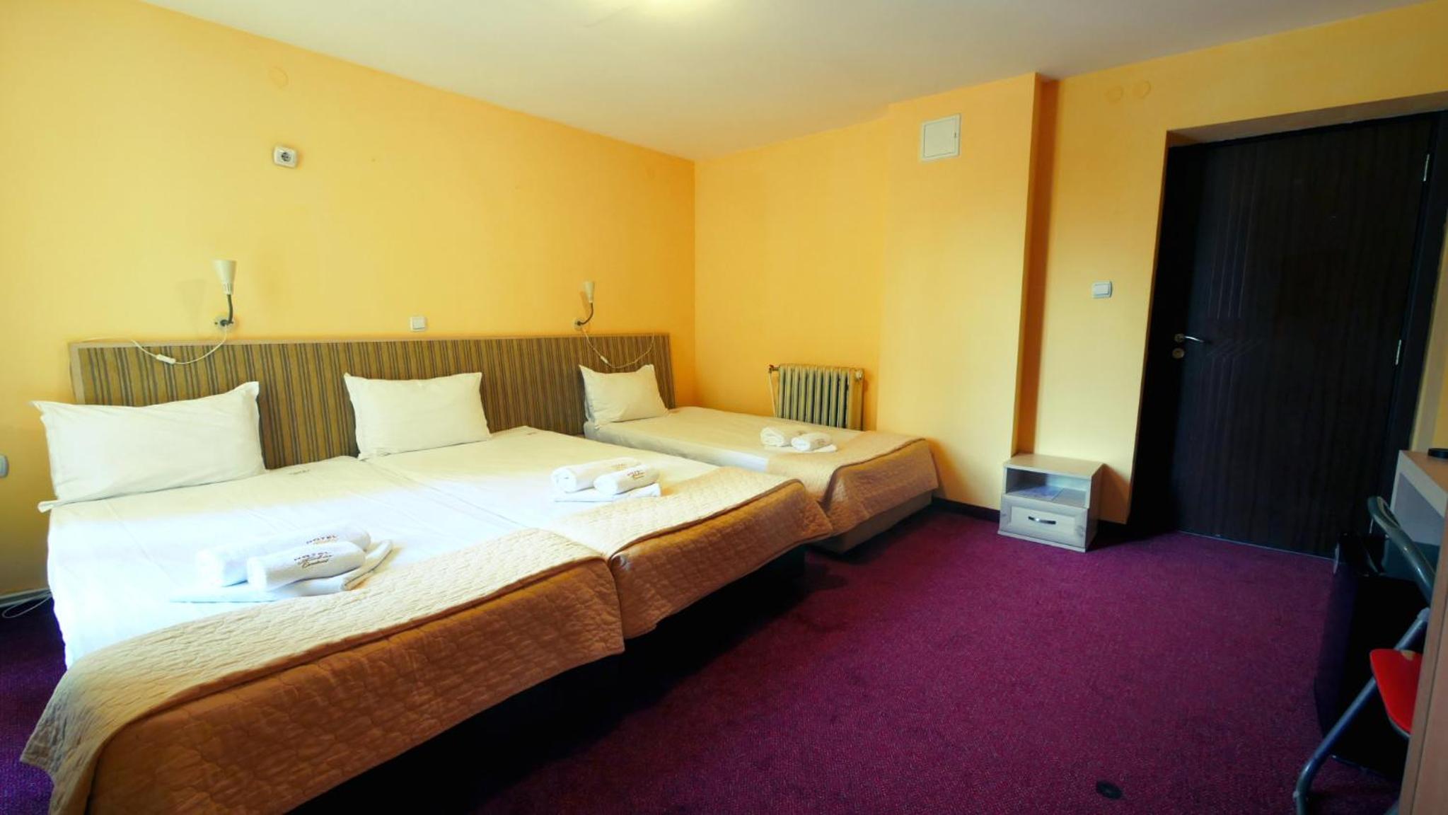 غرفة ثلاثية، Hotel Alabin Central 3/5