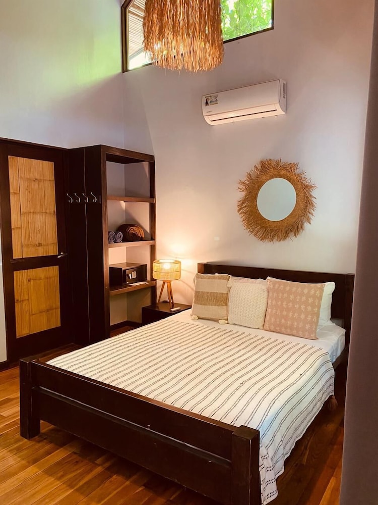 Studio, Queen Bed, Beach Side, Kitchen، Lua Villas 3/8