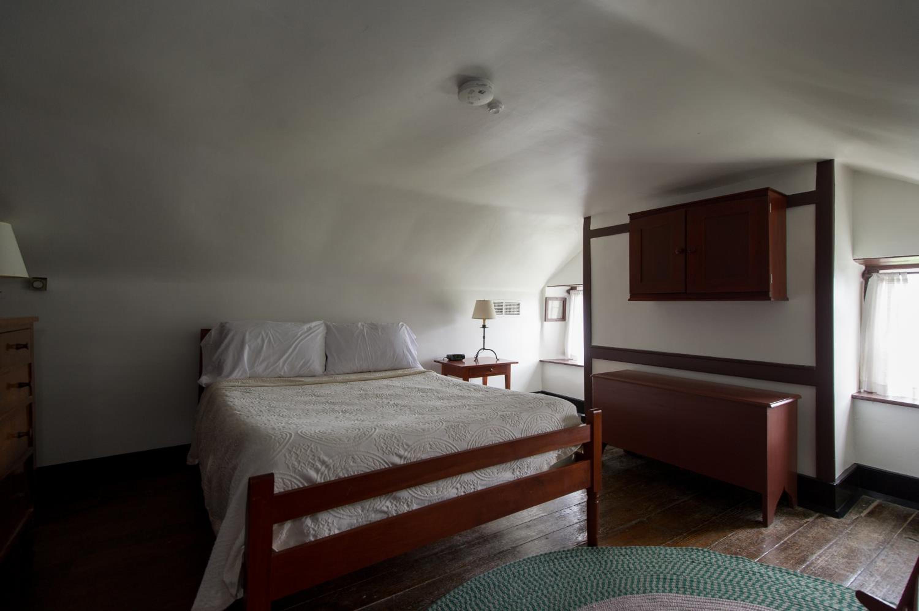 Old Stone, Suite, Twin Beds, Queen Bed
