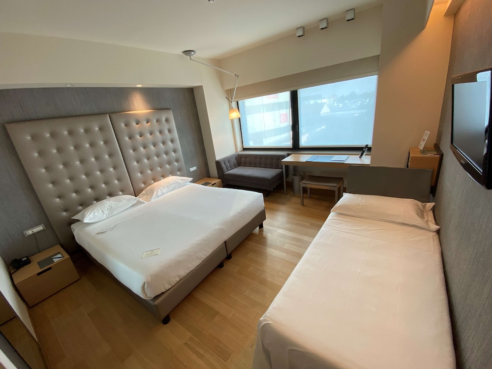 Standard, 1 King and 1 Single Beds