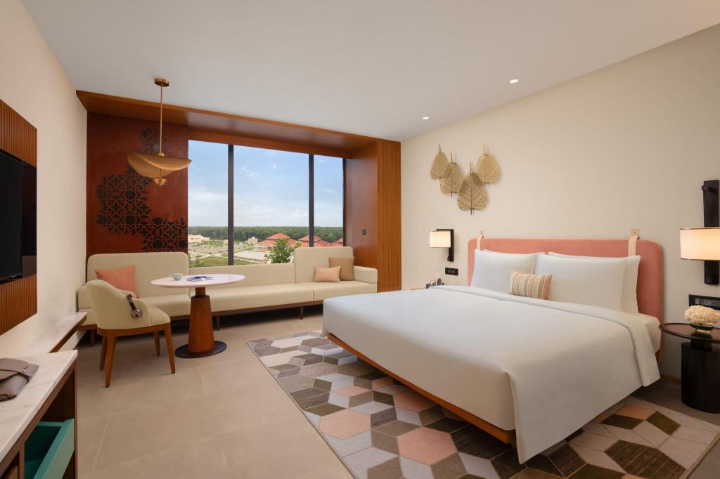 Room, King Bed, Forest View