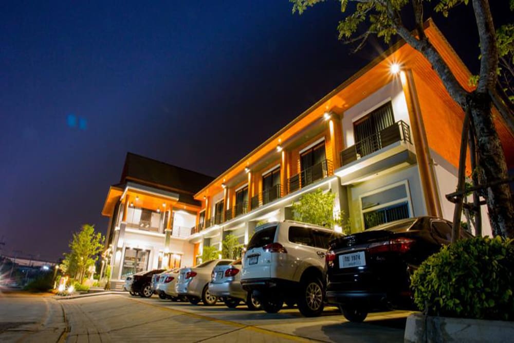 Aziss Boutique Hotel 46/54