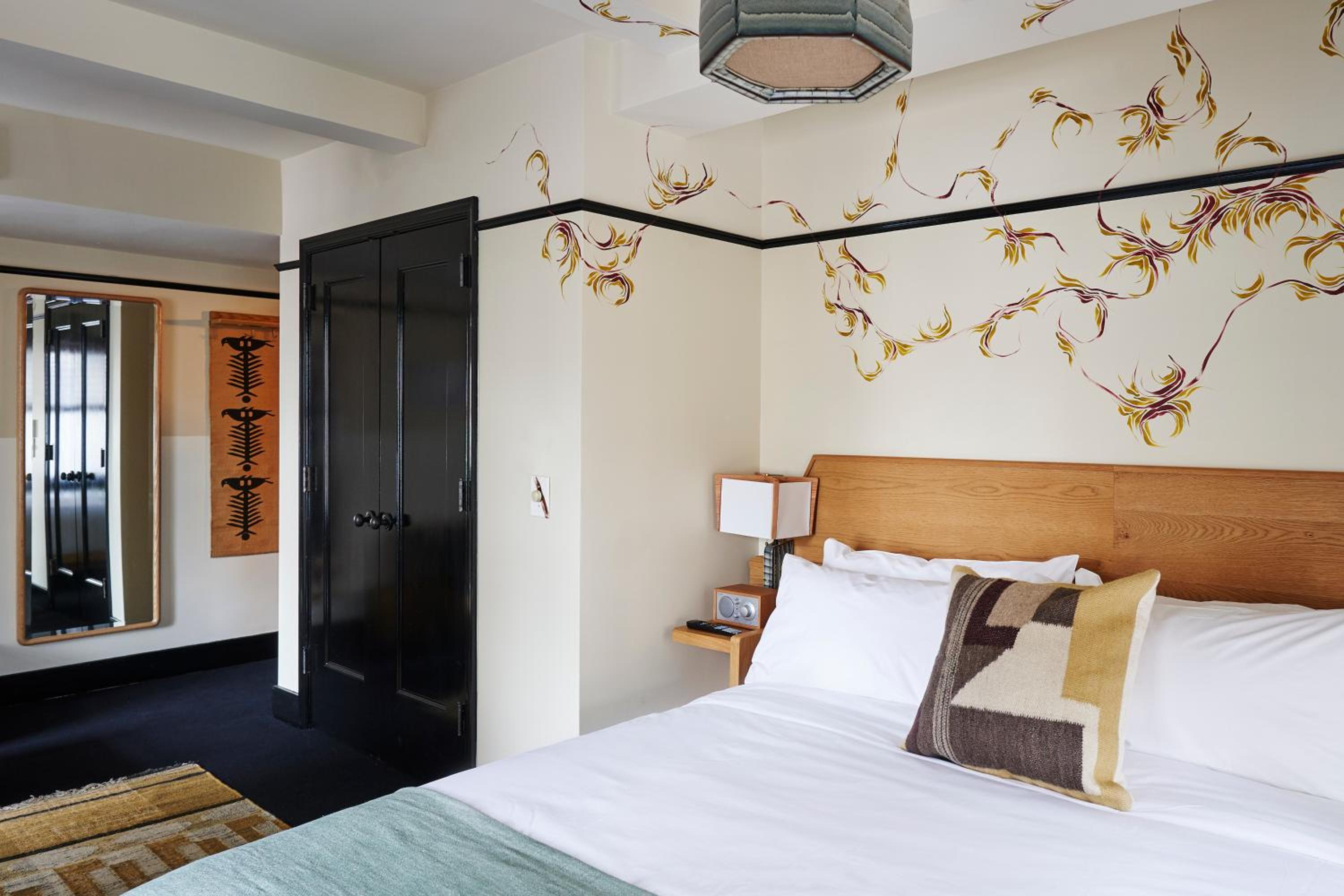 Deluxe, King Bed