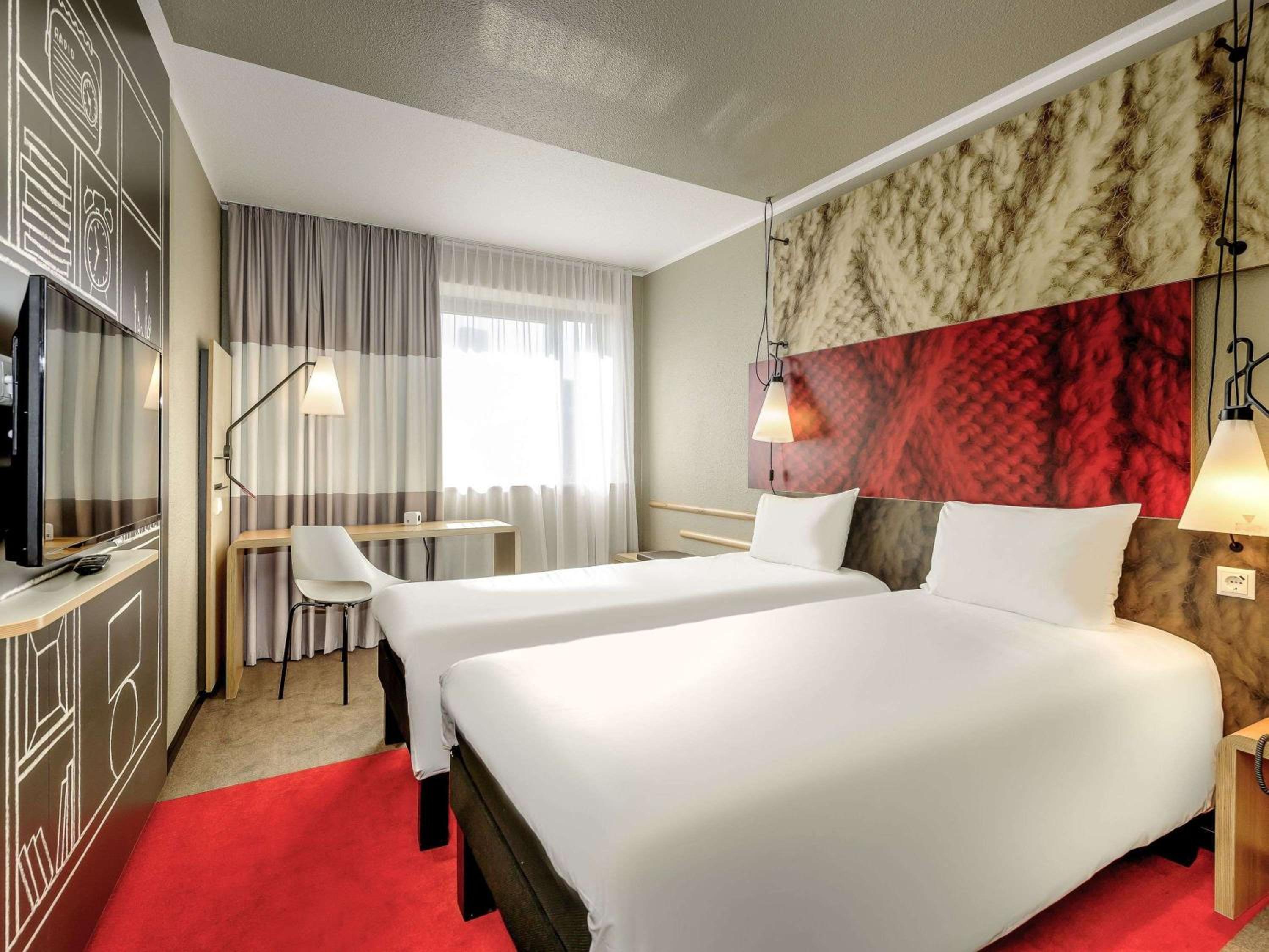 Room, Twin Beds, Ibis Aachen Marschiertor Aix-La-Chapelle 2/4