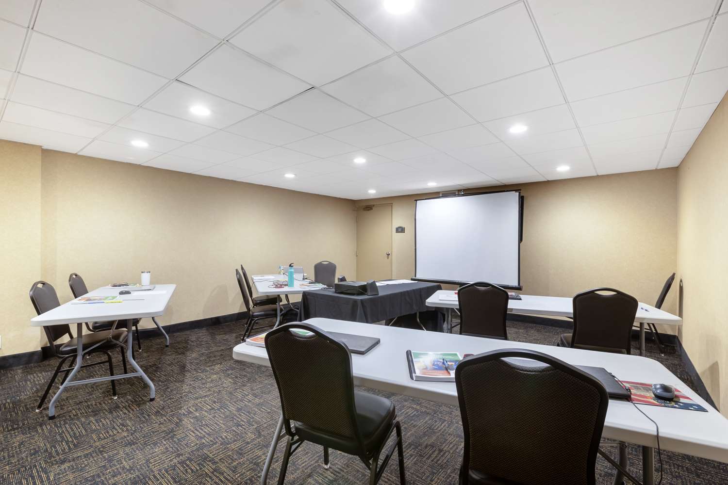 Best Western Plus Midwest Inn 25/31