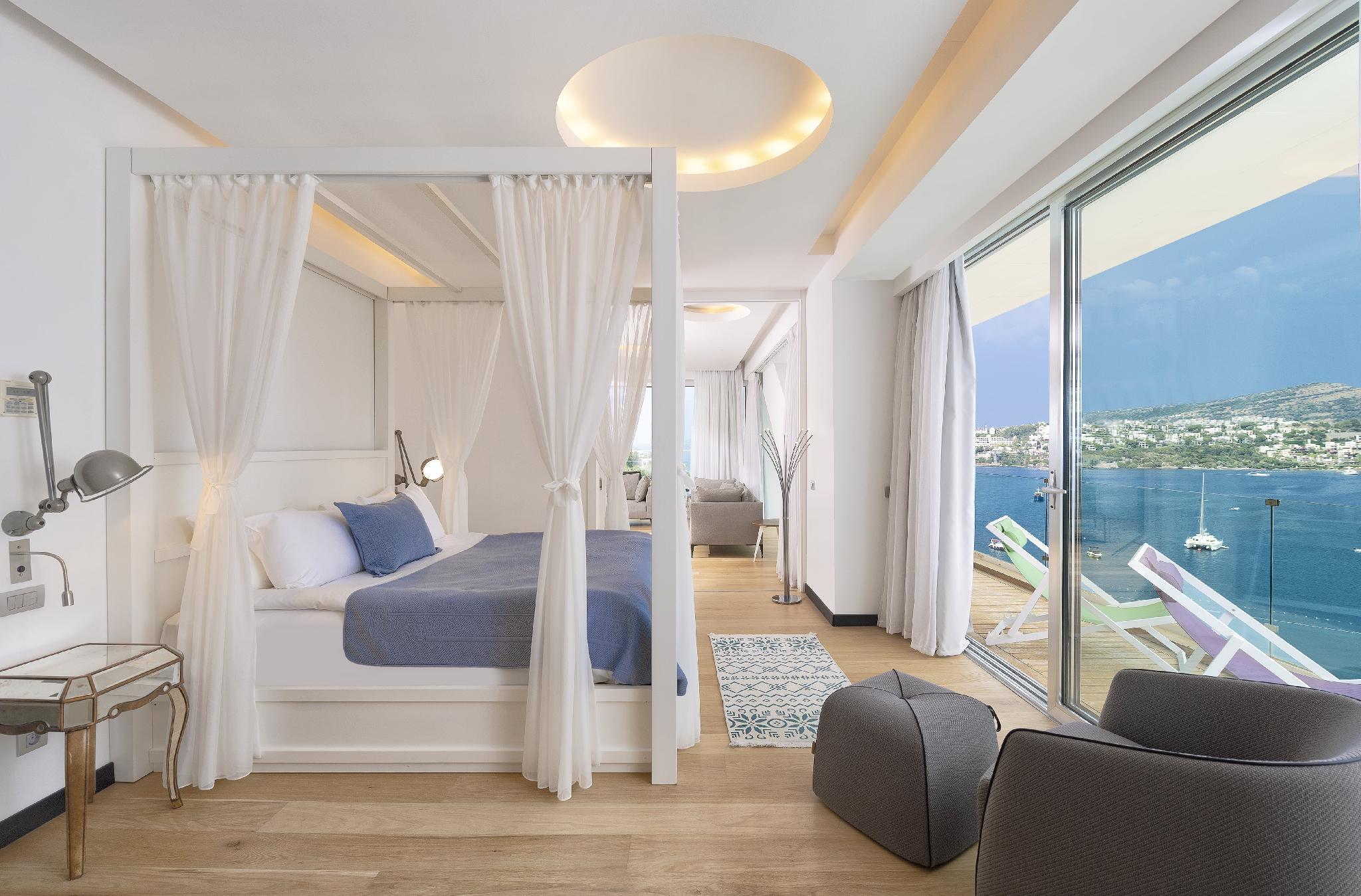 Panorama, Suite, 1 Double and 1 Single Bed