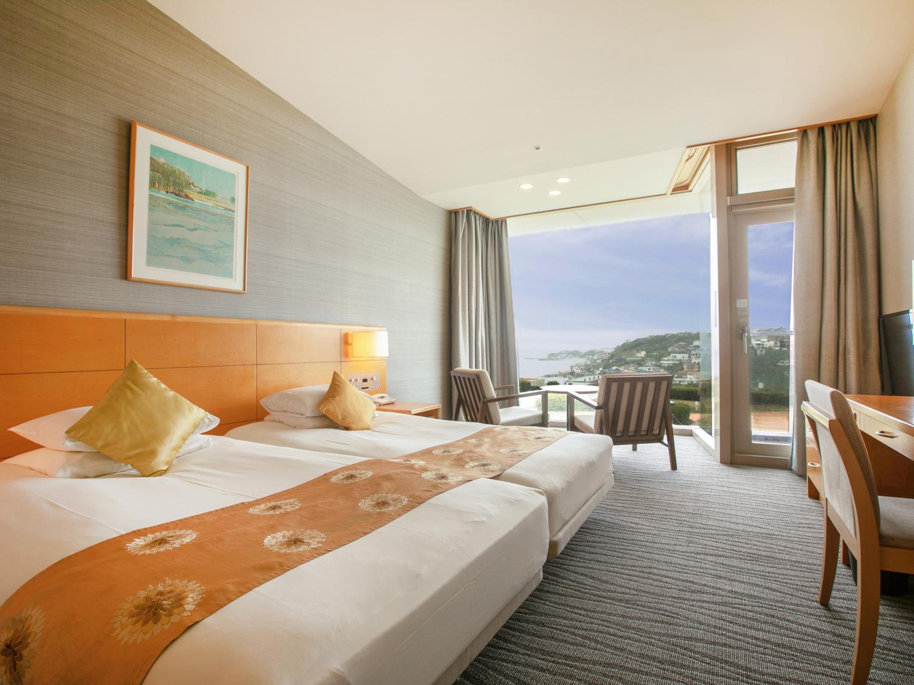 Hollywood, Twin Beds, Ocean View