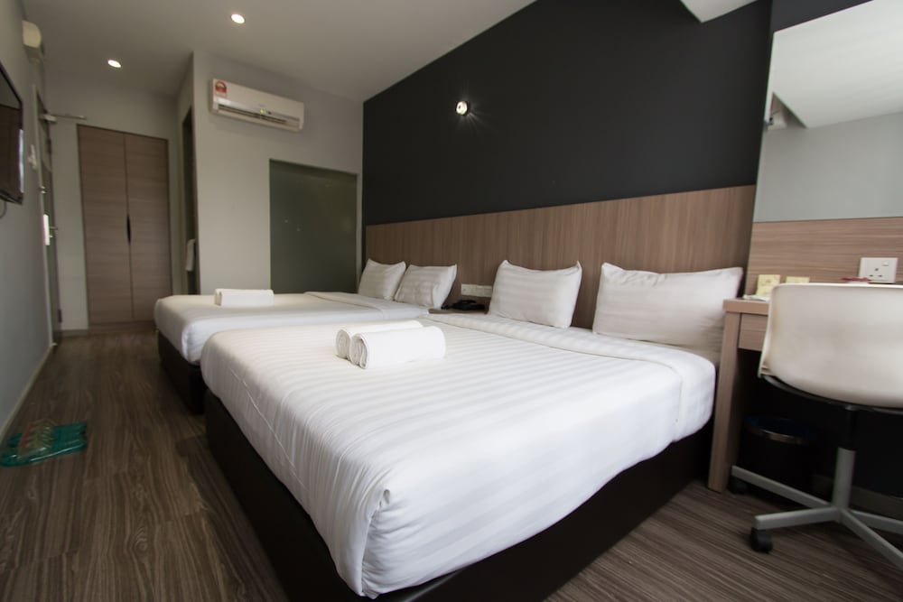 Hotel 99 - Ss2 6/48