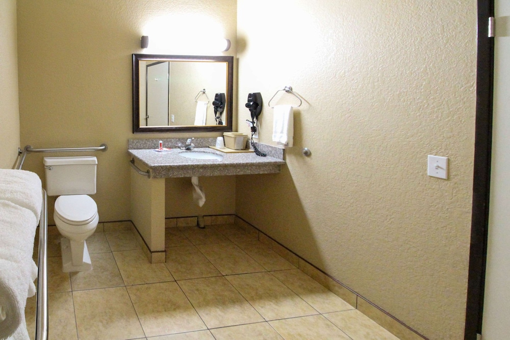 Econo Lodge Inn & Suites Fallbrook Downtown 30/31