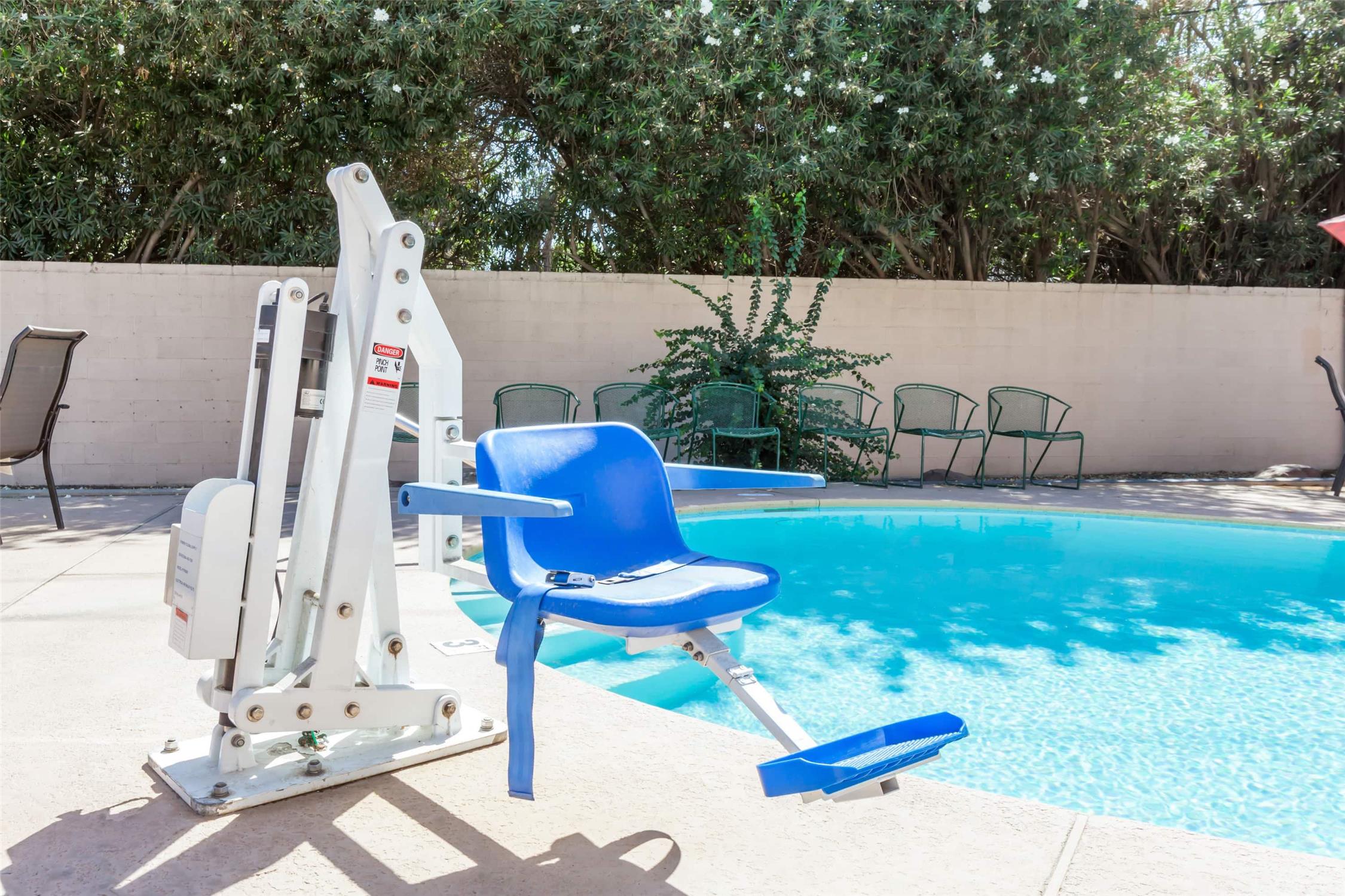 Super 8 By Wyndham Visalia 13/26