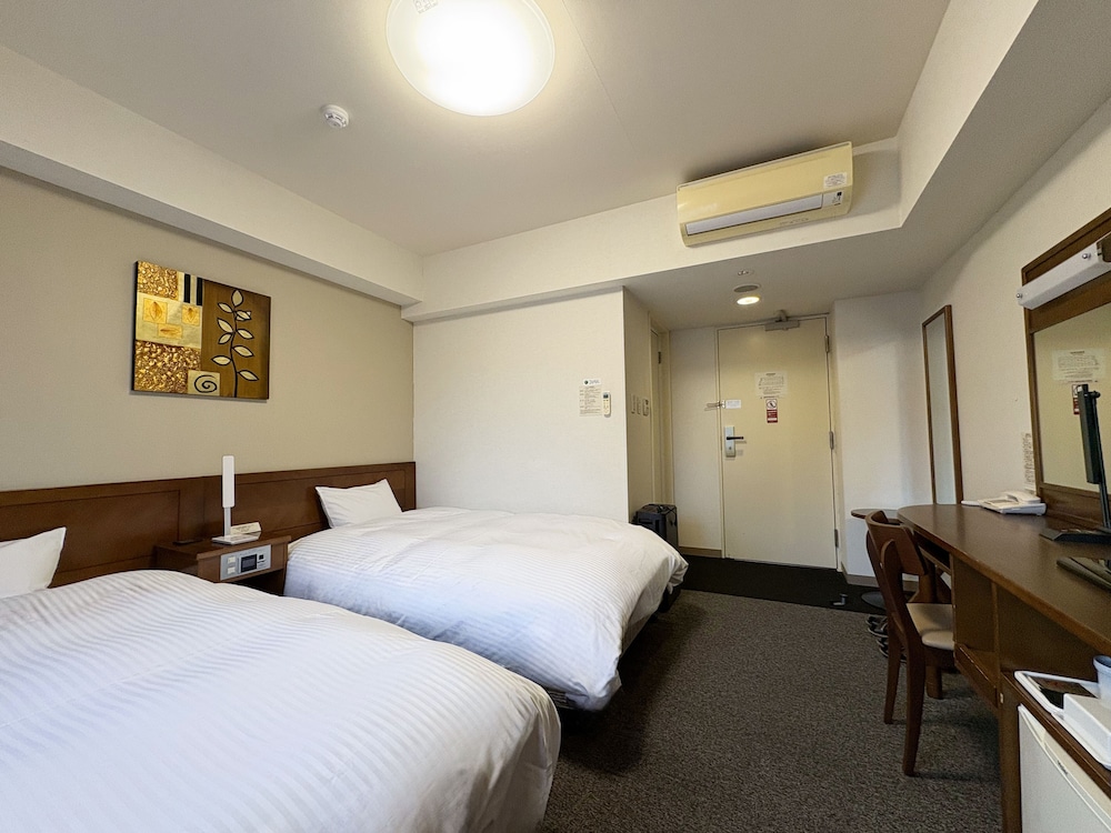 ROOM, TWIN BEDS, SMOKING