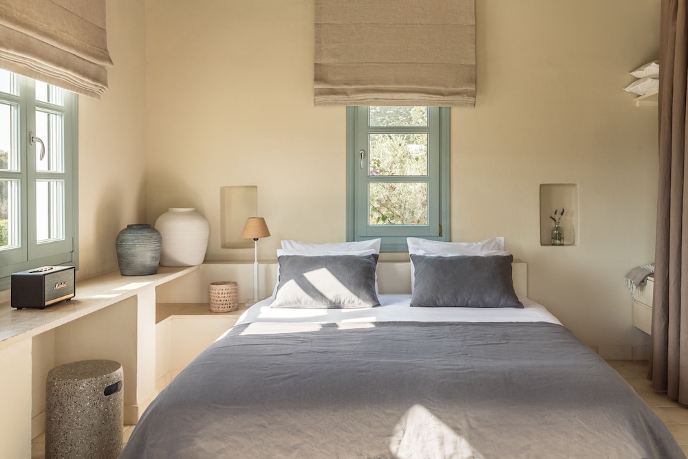 Verina Suites 12/50