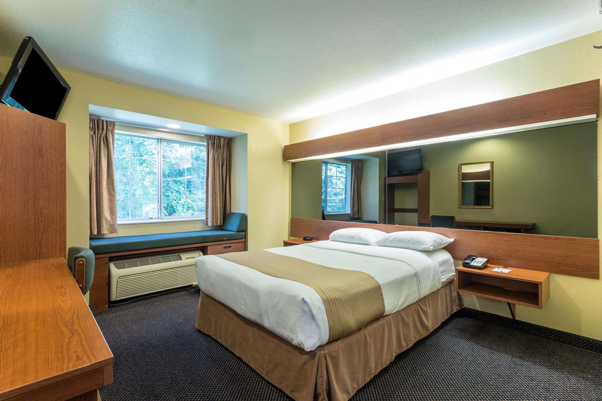 ROOM, QUEEN BED, ACCESSIBLE