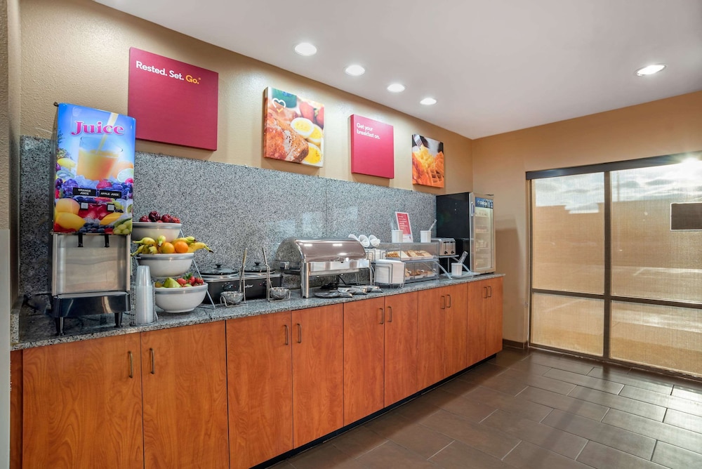 Comfort Suites Foley - North Gulf Shores 25/26