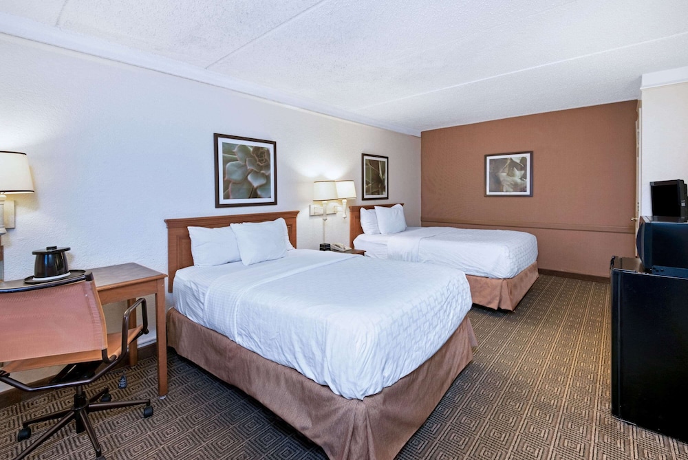 La Quinta Inn San Antonio I 35 N At Rittiman Road 18/46