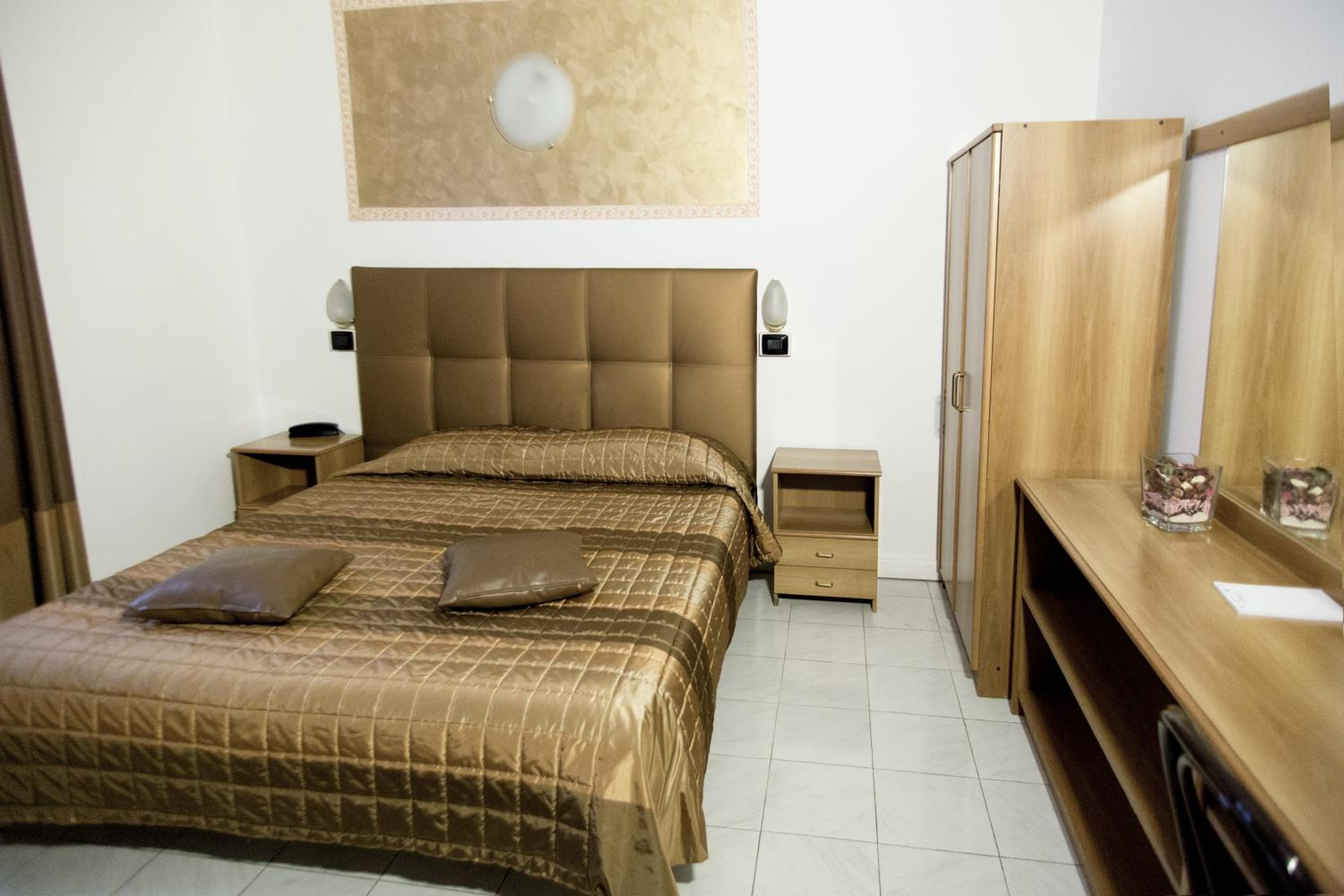 Room, Double Bed, Europa 9/10