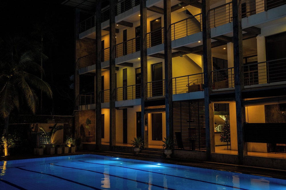 Olanro Hotel 33/40